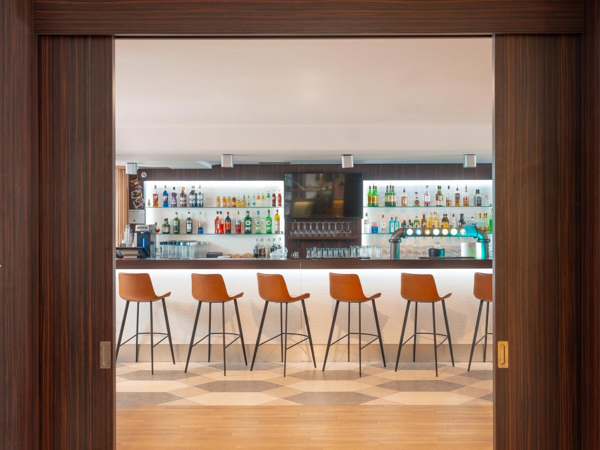 Holiday Inn Toulouse Airport By Ihg Blagnac Exterior photo