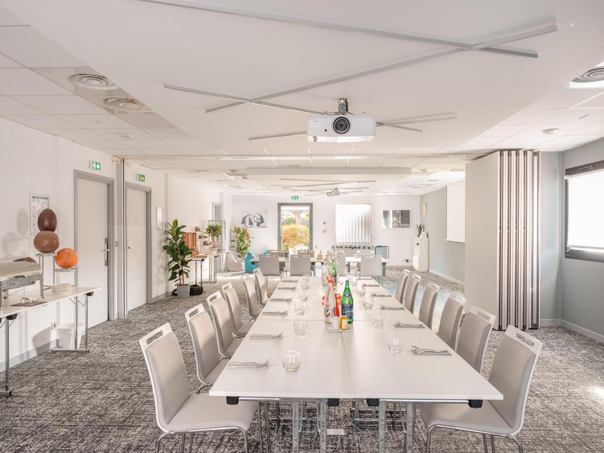 Holiday Inn Toulouse Airport By Ihg Blagnac Exterior photo
